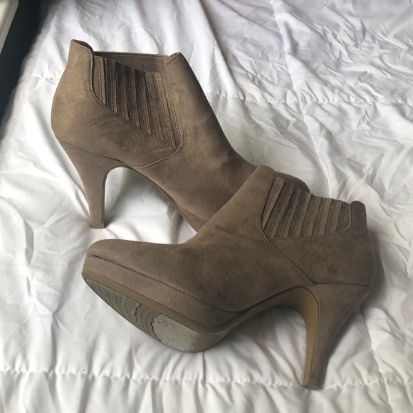 Taupe heels - Picture 2 of 2